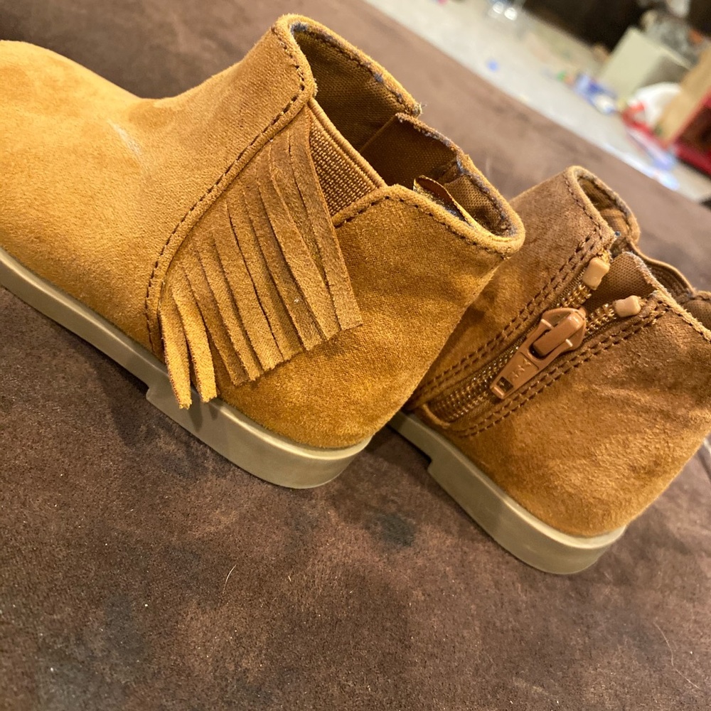 Old Navy toddler girls size 5 tan boots